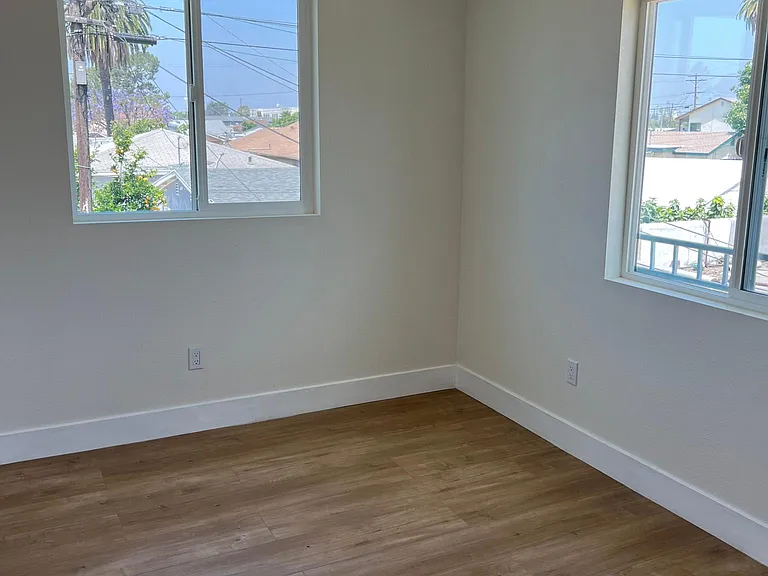 8731 S Figueroa St #8733-1/2 — Photo 15