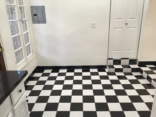 4th image of 228 1/4 S Fuller Ave