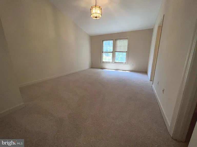2104 Patty Ln — Photo 10