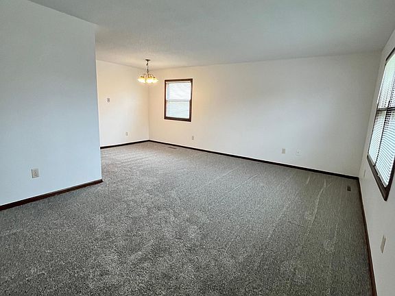 2nd image of 907 Royce Ave