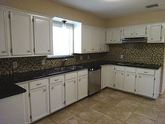 4th image of 3010 Apple Valley Ln