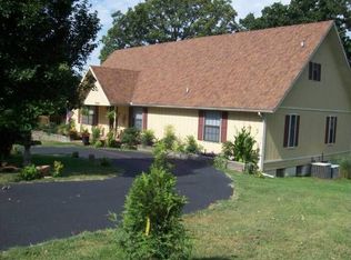 1614 Skyline Dr, Seneca, MO 64865