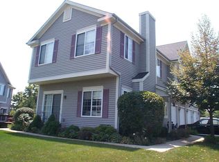 15 Windsor Cir UNIT D, South Elgin, IL 60177