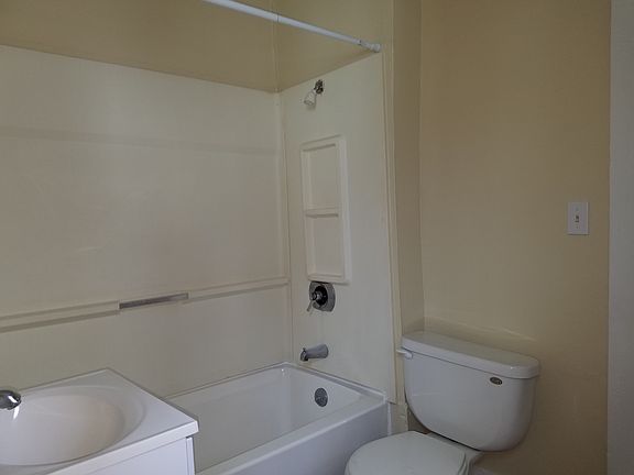 4th image of 116 Sheffield Avenue # Second Floor