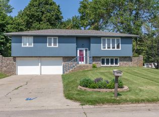 409 Eastview Dr, Sloan, IA 51055