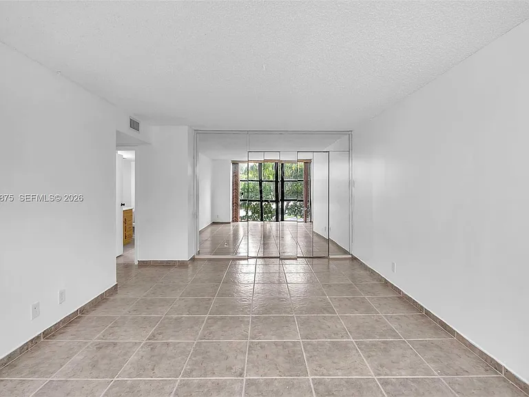 1000 Parkview Dr #229 — Photo 17