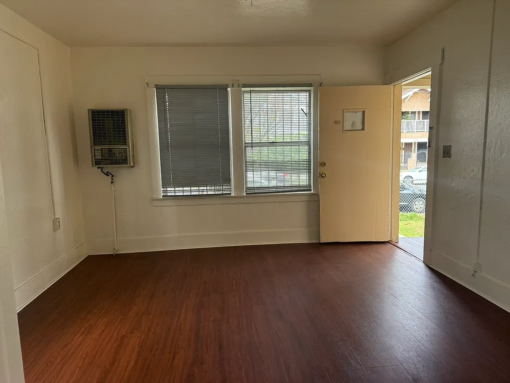 2718 Manitou Ave — Photo 4