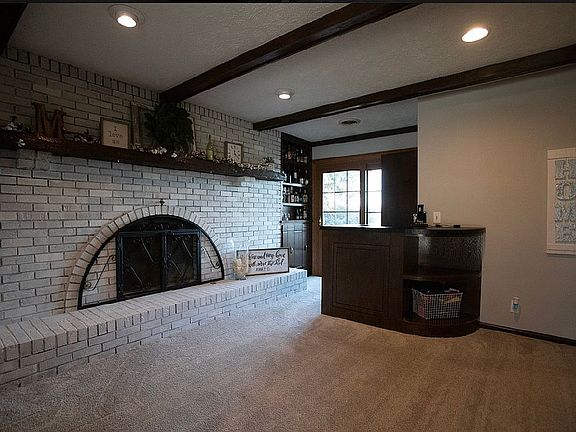 3rd image of 205 Barrington Dr