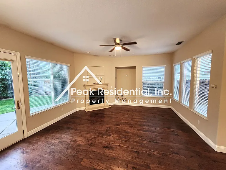 1044 Sandwick Way — Photo 8