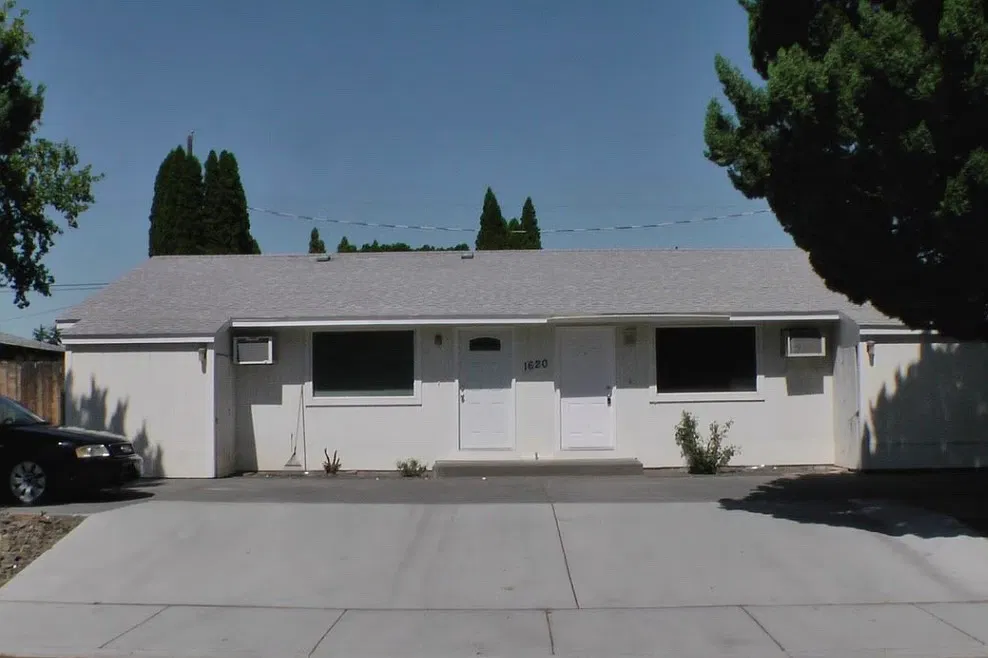 2 bed, 800 sqft, $1,300 — Photo 1