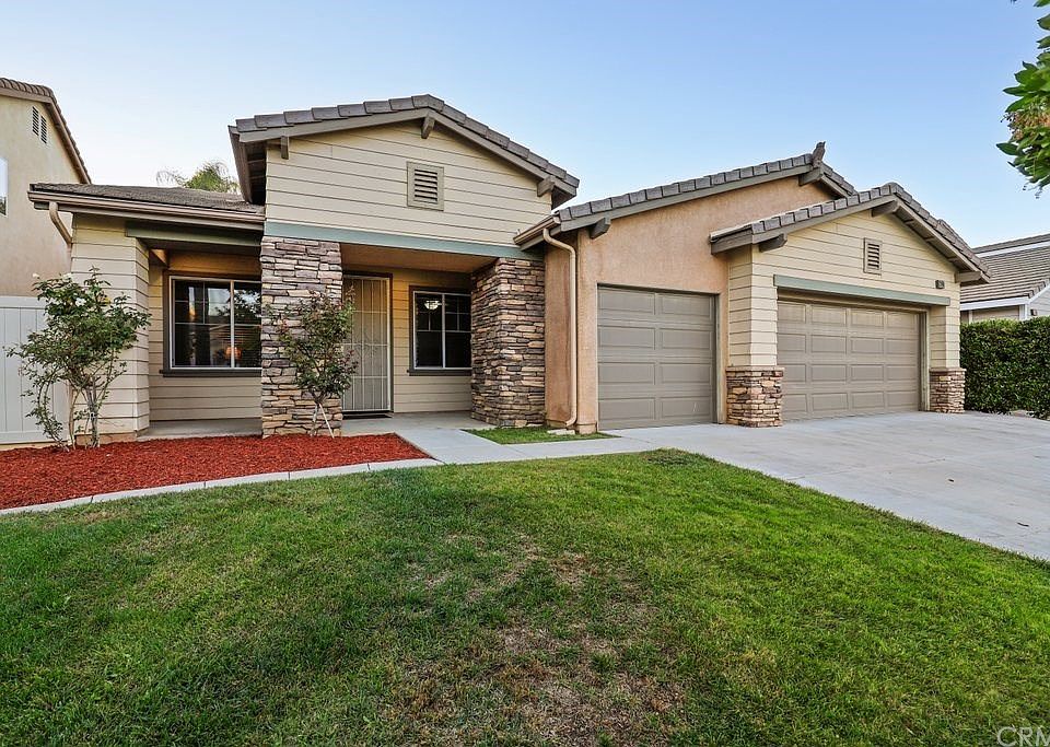 1st image of 33589 Azalea Ln