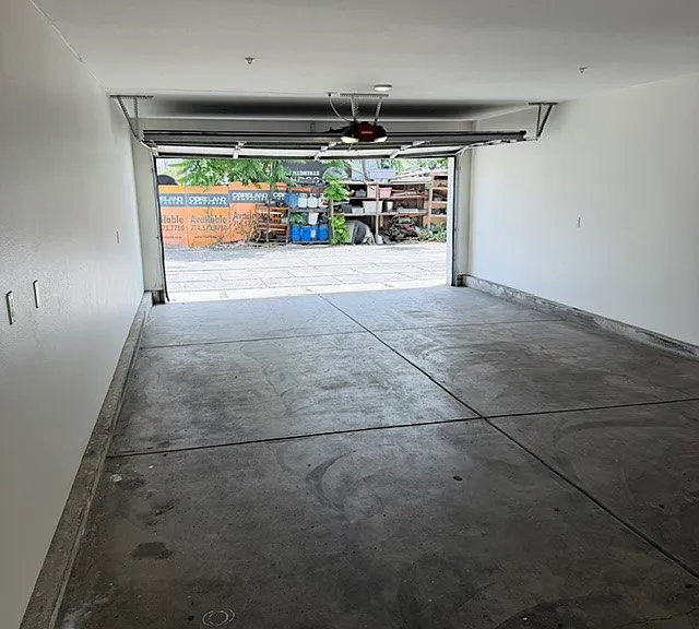 5874 Towne Ave — Photo 10