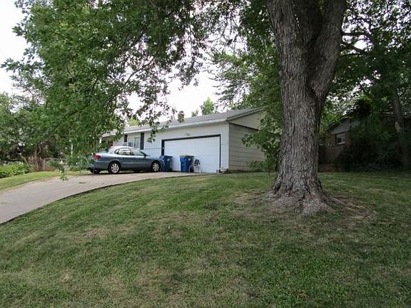 2nd image of 801 Marilynn Ave