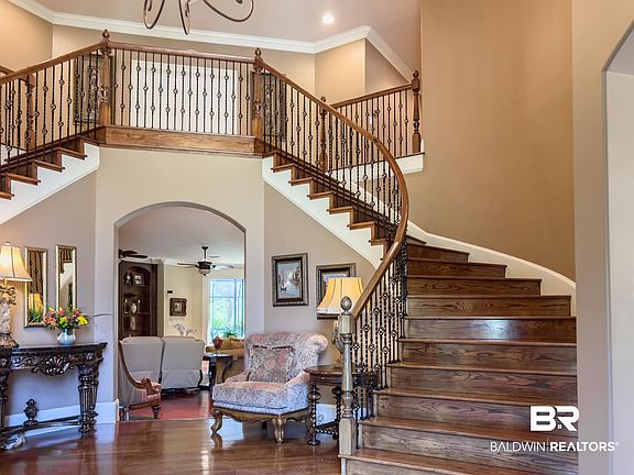 4th image of 18449 Millwood Dr