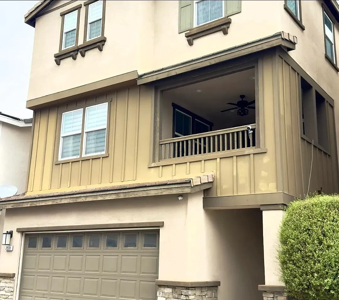 4 bed, 2465 sqft, $4,700 — Photo 2