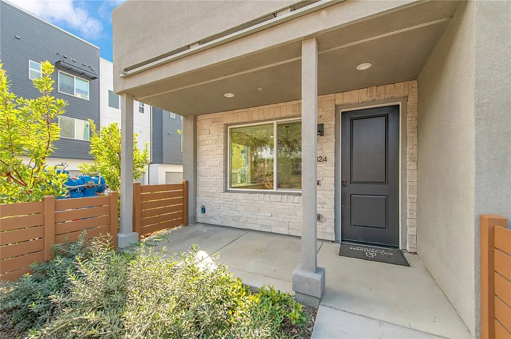 4 bed, 1813 sqft, $4,500 — Photo 3