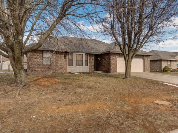 403 E Cherry Street, Nixa, MO 65714