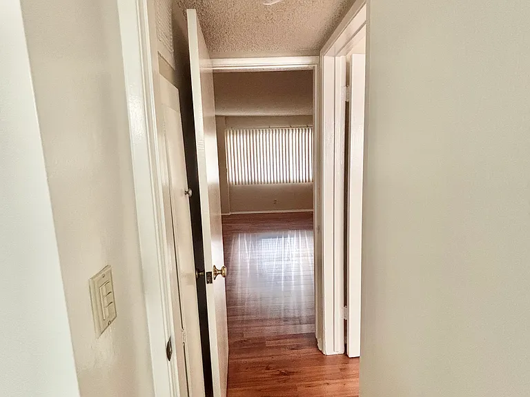 266 S El Molino Ave — Photo 11