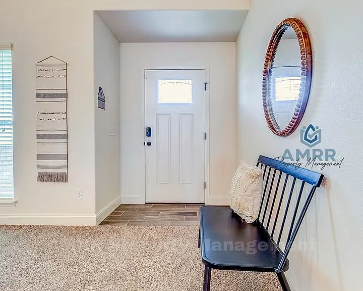 1718 Farmer St — Photo 4