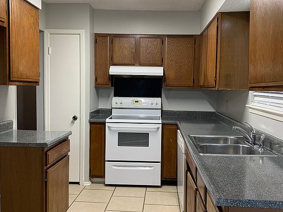 3rd image of 4543 Lakebend West Dr