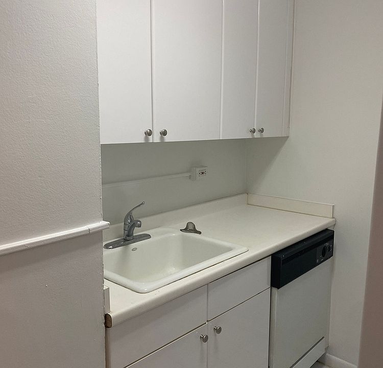 1st image of 330 E 46th St APT 10A