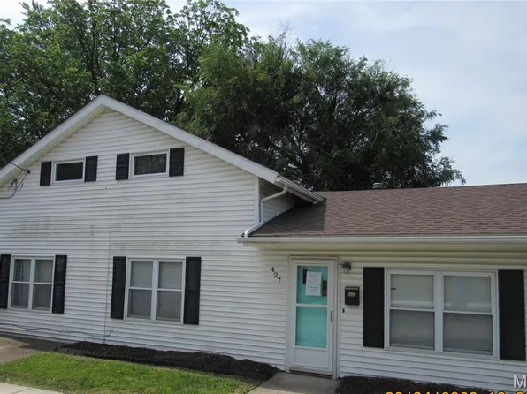 427 Sycamore St, Carrollton, IL 62016