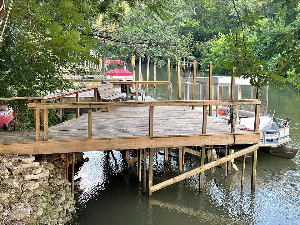 Dock