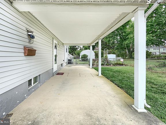 4th image of 1116 Burgard St