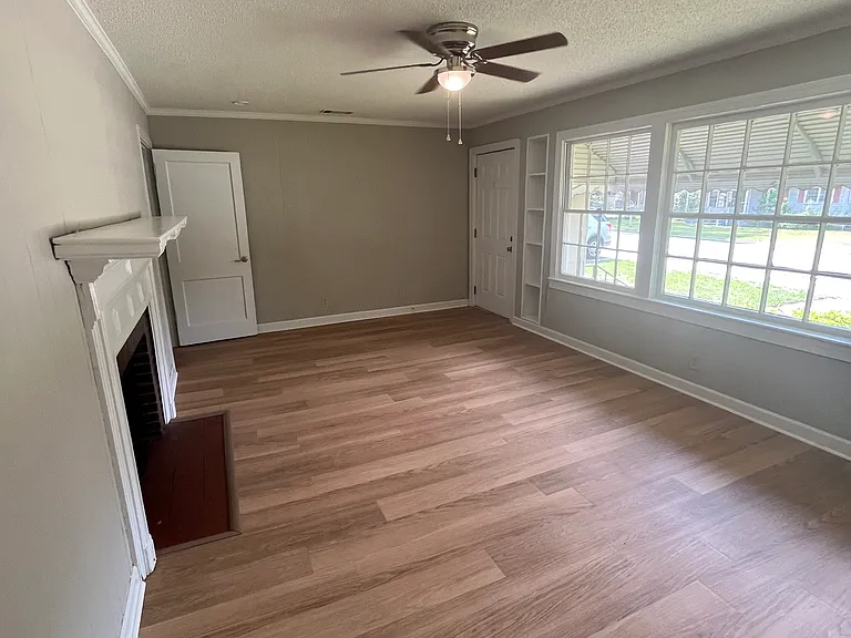 333 E Main St — Photo 9