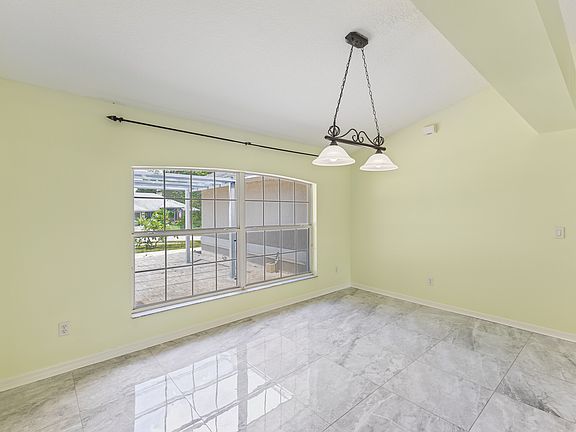 5th image of 9525 White Sand Ct