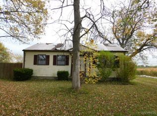 6165 Raymond Rd, Lockport, NY 14094