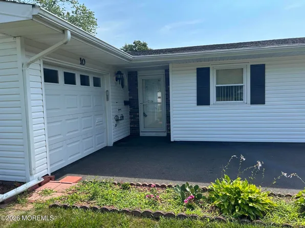 10 Robinson Road, Brick, NJ 08724