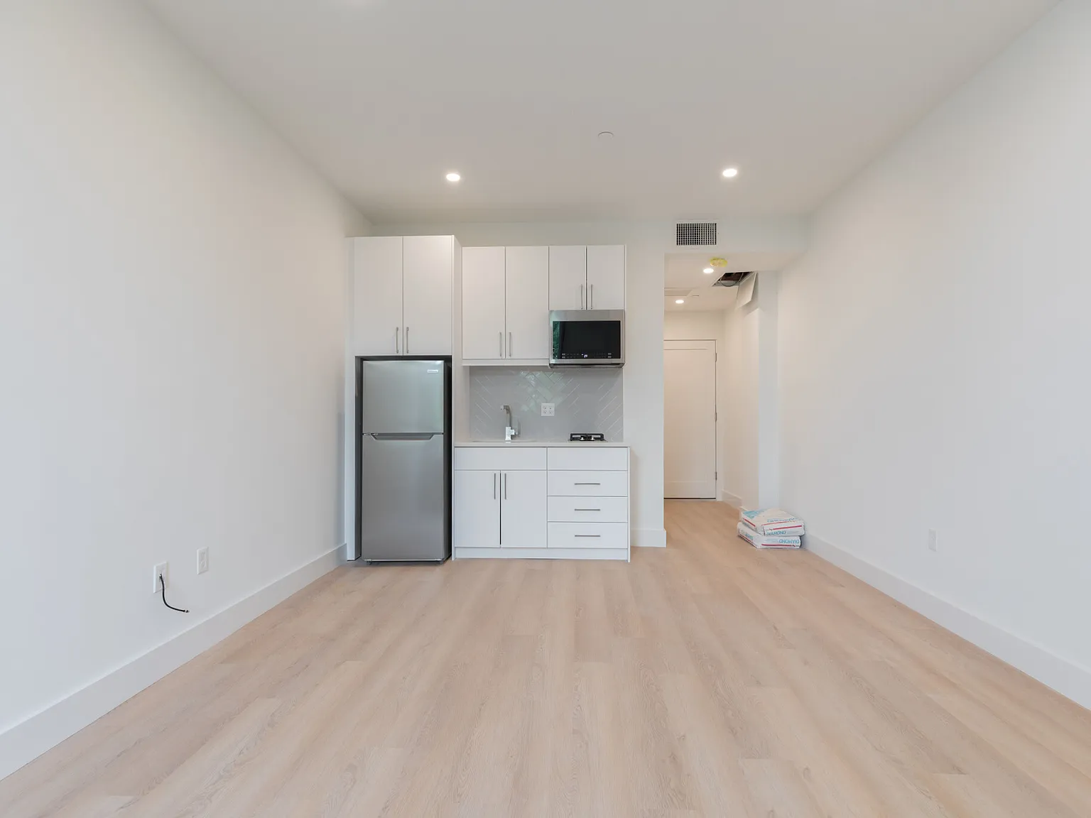 Studio, 350 sqft, $2,150 — Photo 2