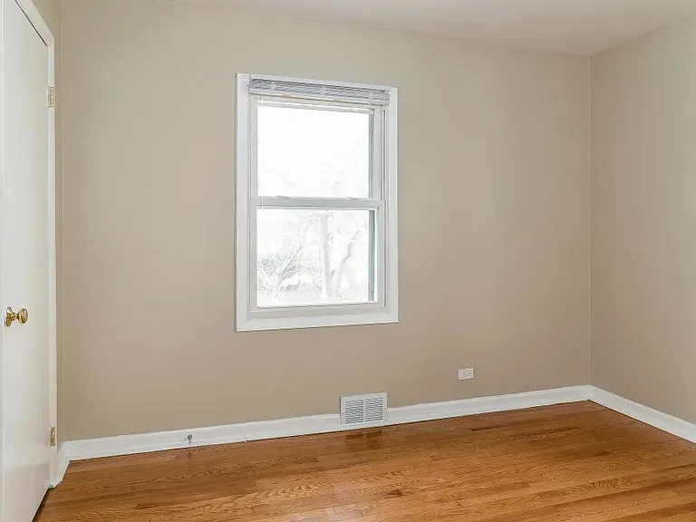 320 S Yale Ave — Photo 2