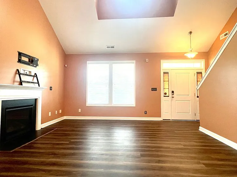 2131 Stafford Dr — Photo 5