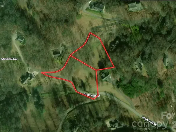 18 Indian Hills Dr, Whittier, NC 28789