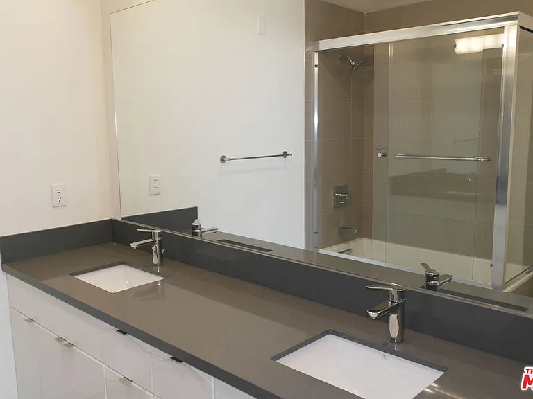 105 S Mariposa Ave #302 — Photo 10
