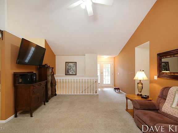5th image of 6122 Pineknoll Dr