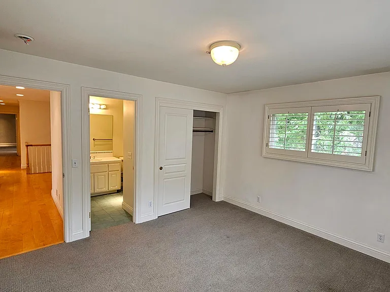Insuit Bedroom #2