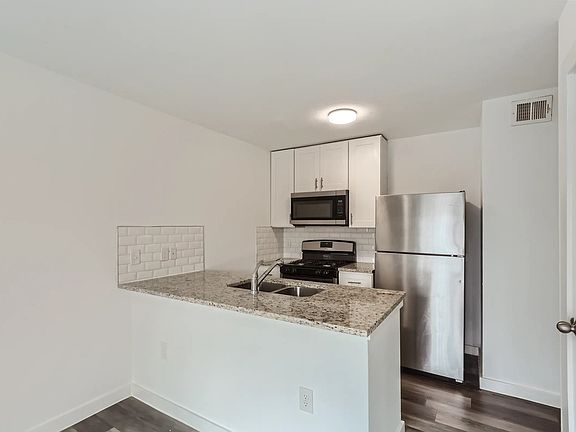 5th image of 5020 Manor Rd Unit B-116