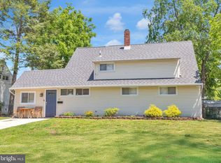 15 Wildflower Rd, Levittown, PA 19057