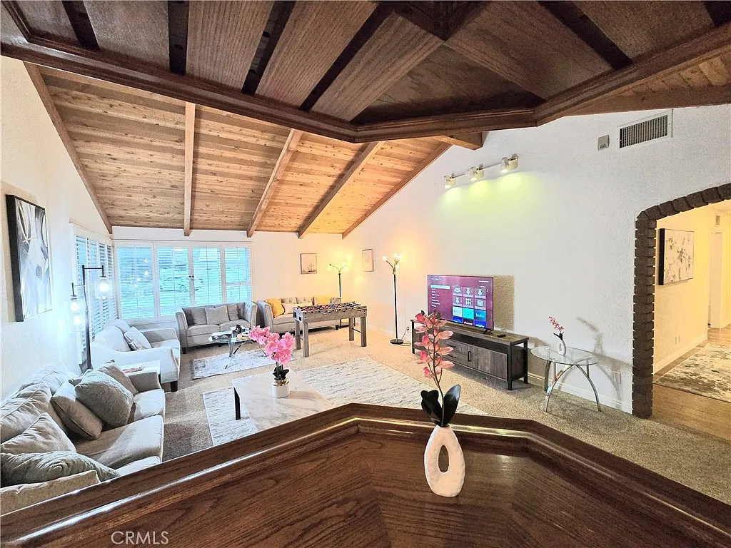 4 bed, 2512 sqft, $4,200 — Photo 3