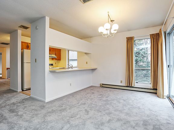 5th image of 42 Villa Dr #42