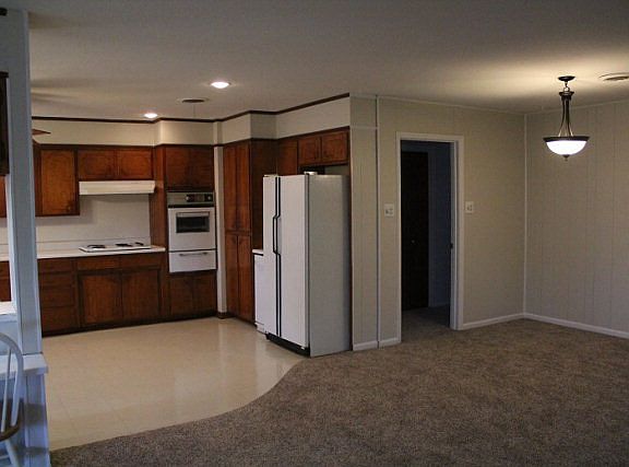 4th image of 3852 E 37th St