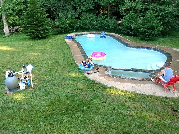 2nd image of 117 Jennifer Ln