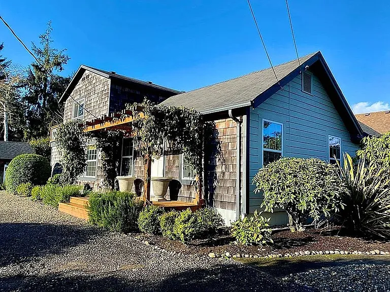 25009 Vernon Ave — Photo 3