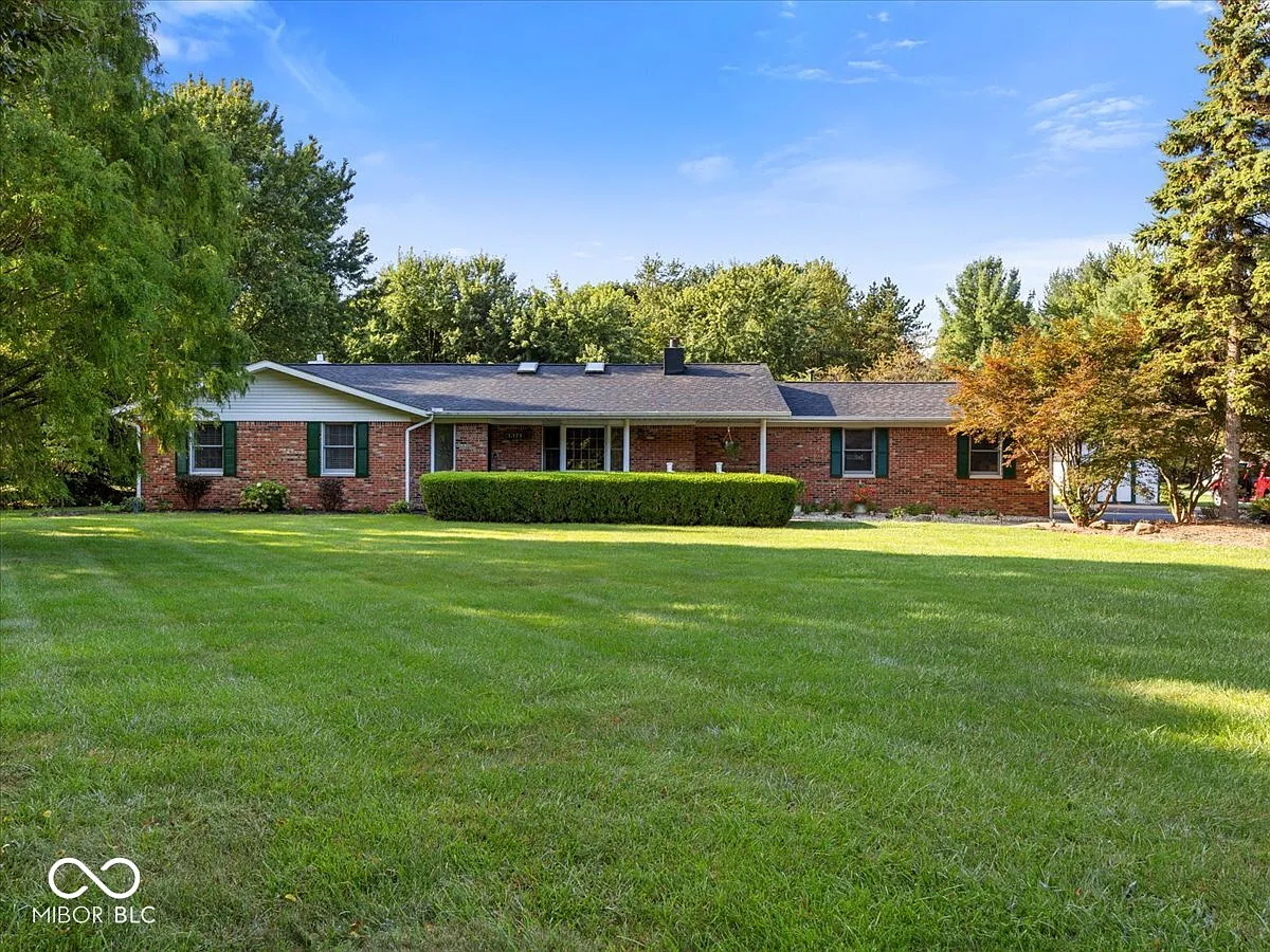 1371 E Meiks Rd photo 1
