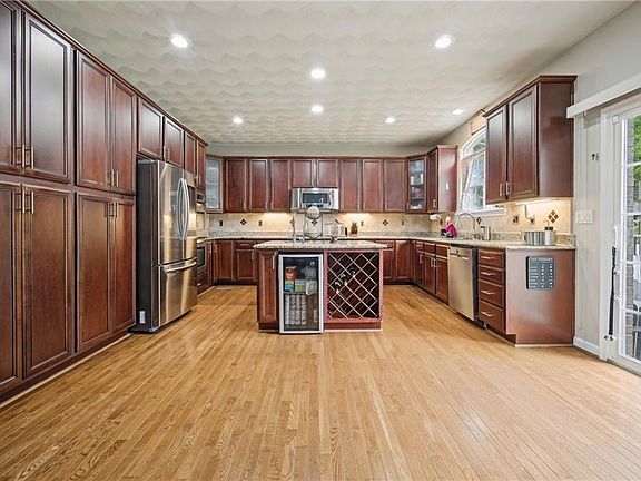 2nd image of 237 Castleberry Dr