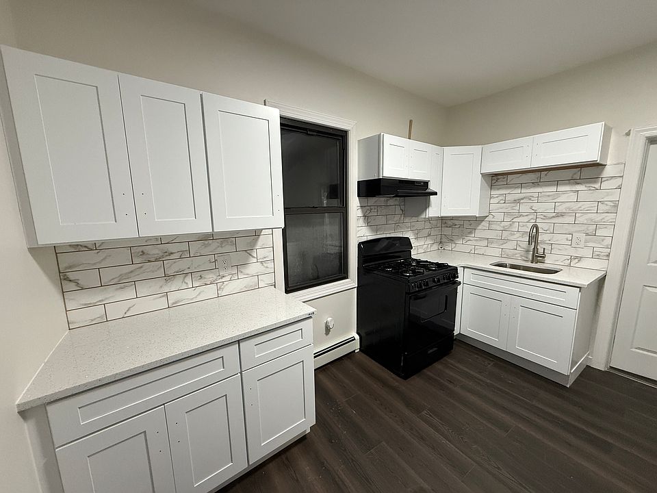 1st image of 128 Campbell Ave #2