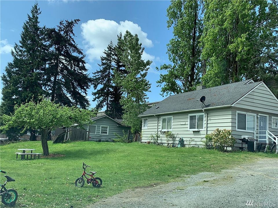 2nd image of 9429 Slater Ave NE